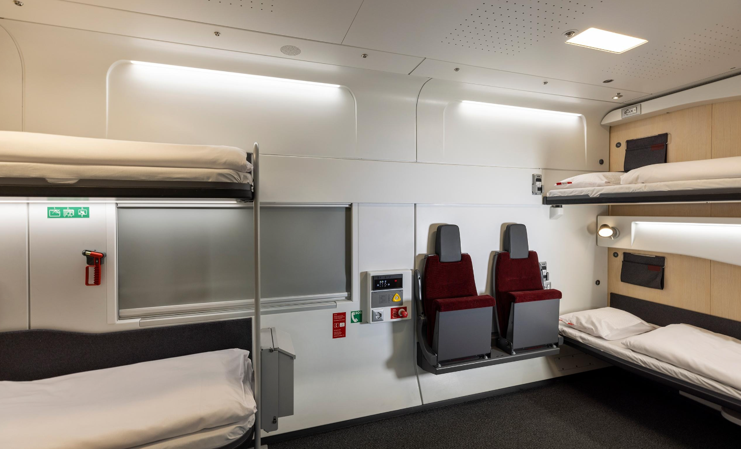 Одноместные капсулы и душ в купе: по Европе скоро начнут ездить новые поезда (фото)